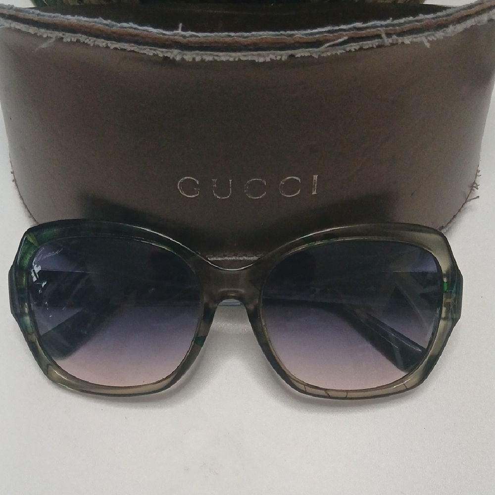 Gucci Women's Sunglasses - Black and Green Gradient